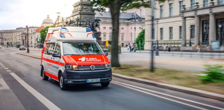 Una Ambulanz 906 2